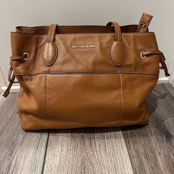 Michael Kors Large East West MAE Tote in Acorn - Picture 4 of 12